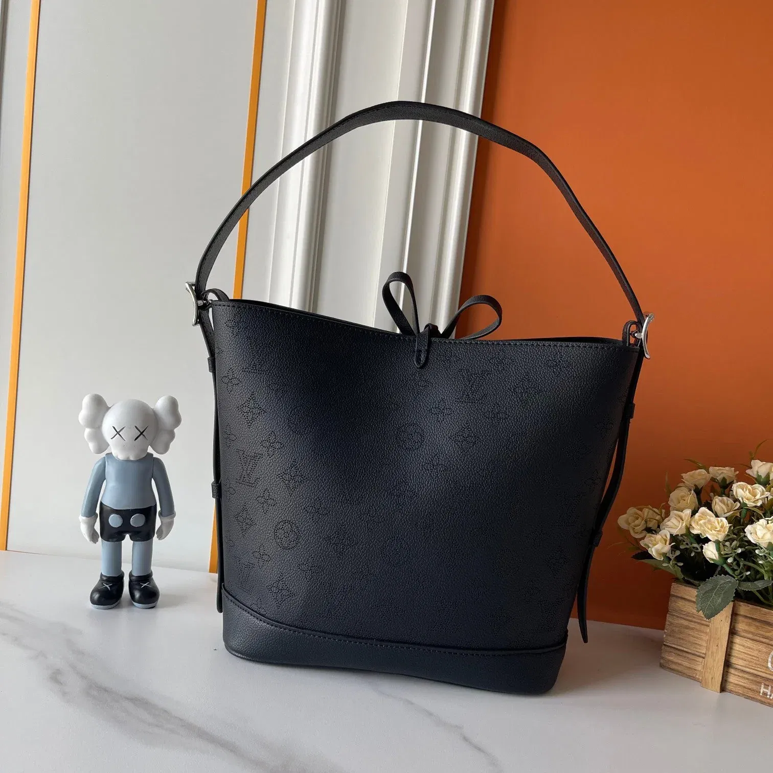 Luxury Bags Elite Carryalls — image 2