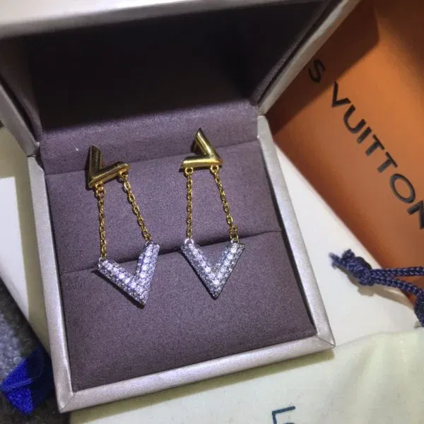 Luxury Bags Combo LV Necklaces 097 — image 2