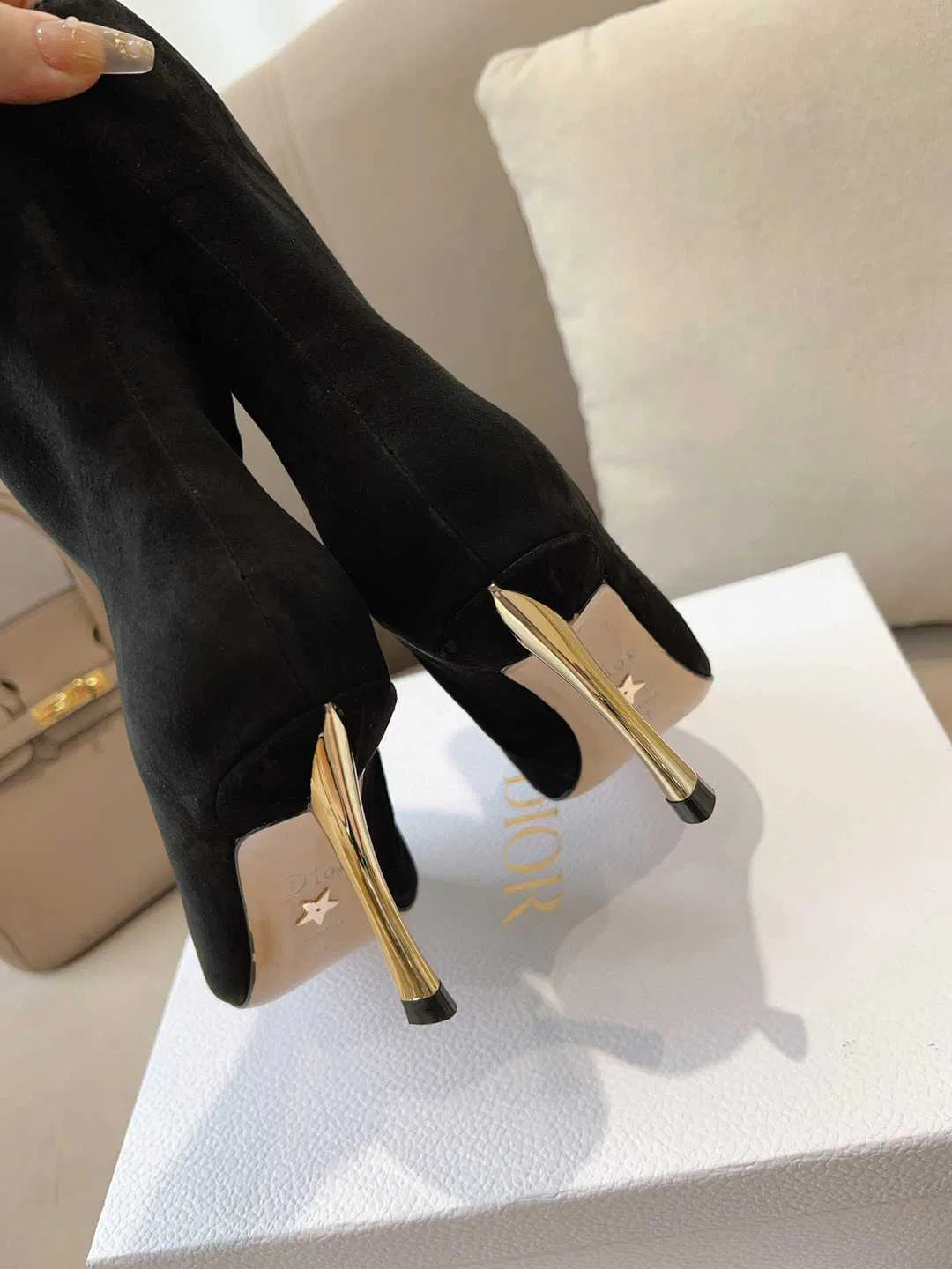 Luxury Bags DD WOMEN D FAME HEELED ANKLE BOOT SUEDE CALFSKIN BLACK — image 7