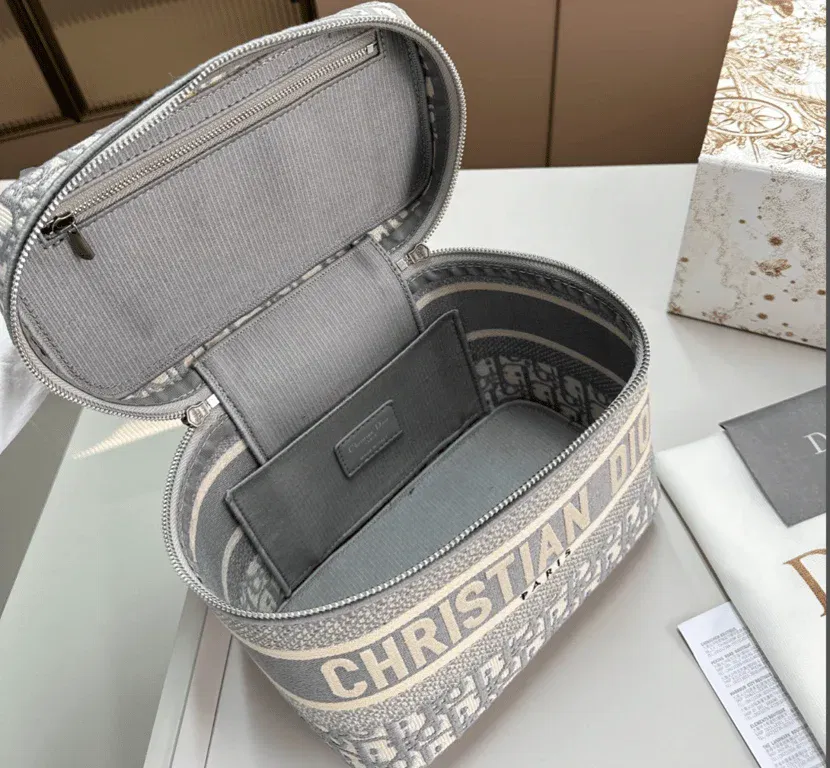 Luxury Bags DIR TRAVEL VANITY CASE GREY MONOGRAM 29CM — image 9