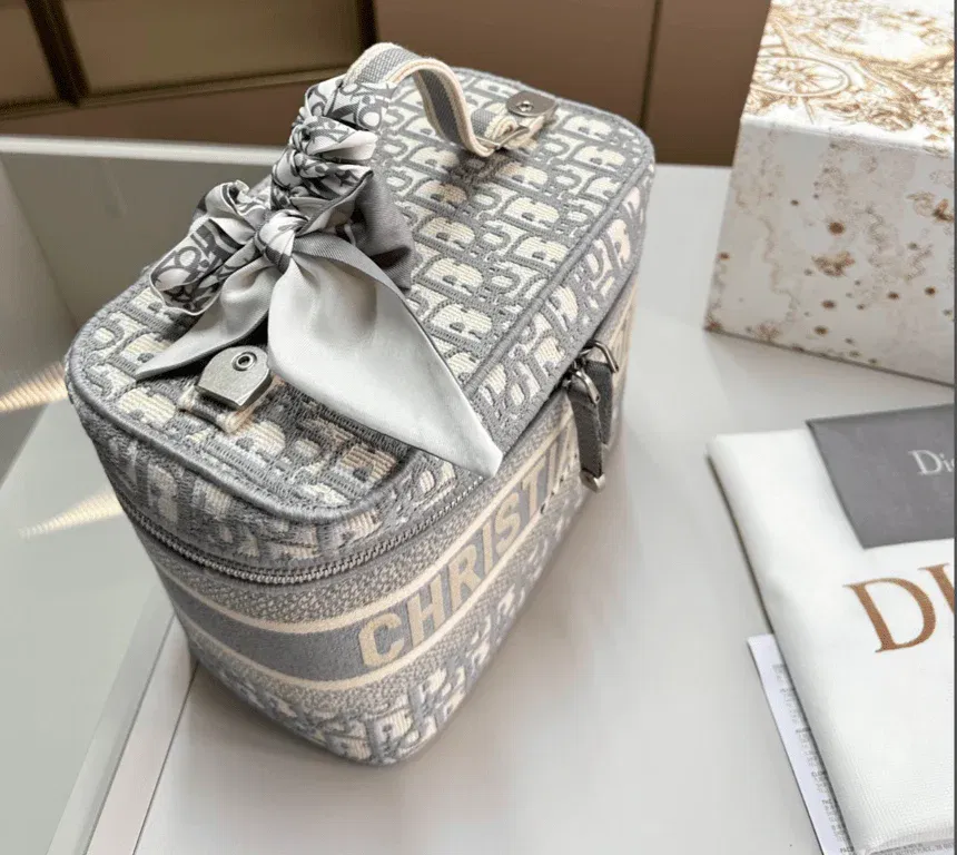 Luxury Bags DIR TRAVEL VANITY CASE GREY MONOGRAM 29CM — image 5