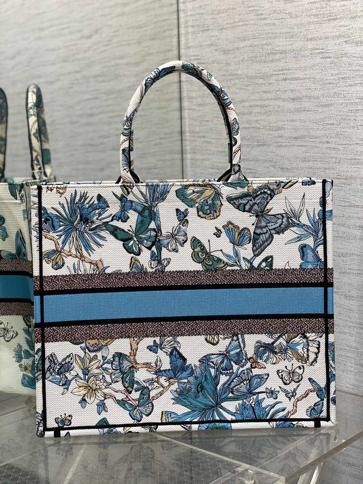Luxury Bags Elite Carryalls — image 4