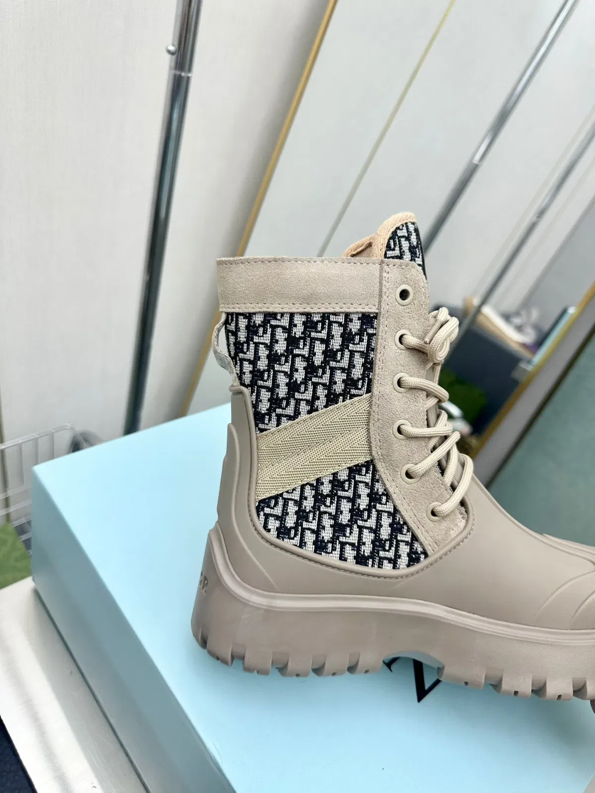 Luxury Bags DD GARDEN LACE UP BOOT BEIGE 3BO315ZYH H164 — image 4