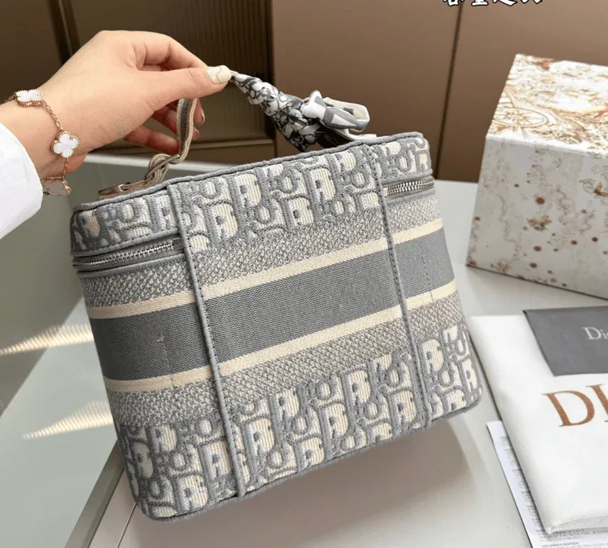 Luxury Bags DIR TRAVEL VANITY CASE GREY MONOGRAM 29CM — image 6